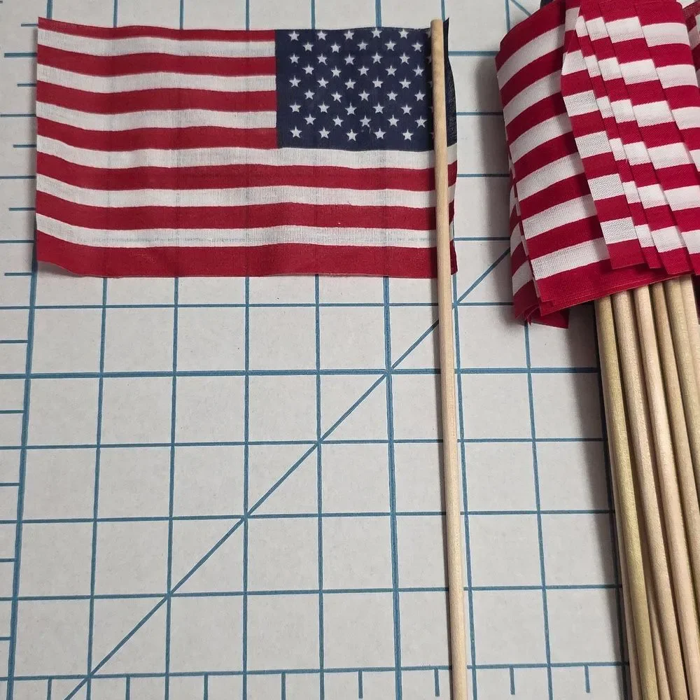 50 Pcs Small‎ American Flags with Wooden Sticks 4x6